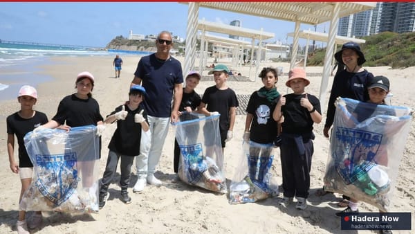 אלופים על החוף: מנקים את חדרה יחד