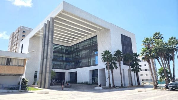 שופט בחדרה מתח ביקורת על המשטרה בשל הבאת עצור שניתן היה לשחרר בתחנה