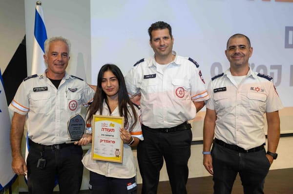 איה גרושומוב מחדרה נבחרה למצטיינת מד"א בטקס תעודות