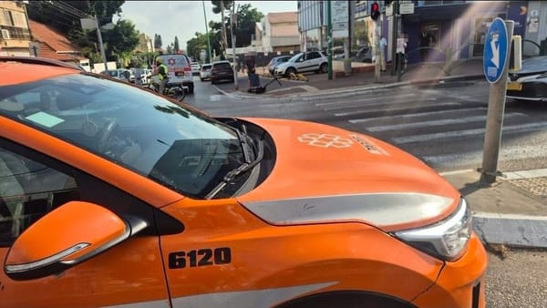 רוכב קורקינט חשמלי נפצע בתאונה בשדרות הנשיא וייצמן בחדרה