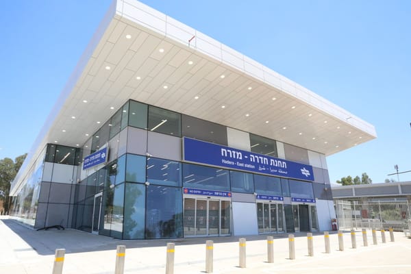 ביקורת על המסילה המזרחית: פתיחה חשובה – אבל התחנה מרוחקת ומחייבת רכב, זה לא פתרון