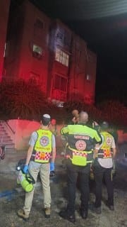 שריפה בבניין מגורים ברחוב תרנ"א בחדרה, שישה נפגעים קל